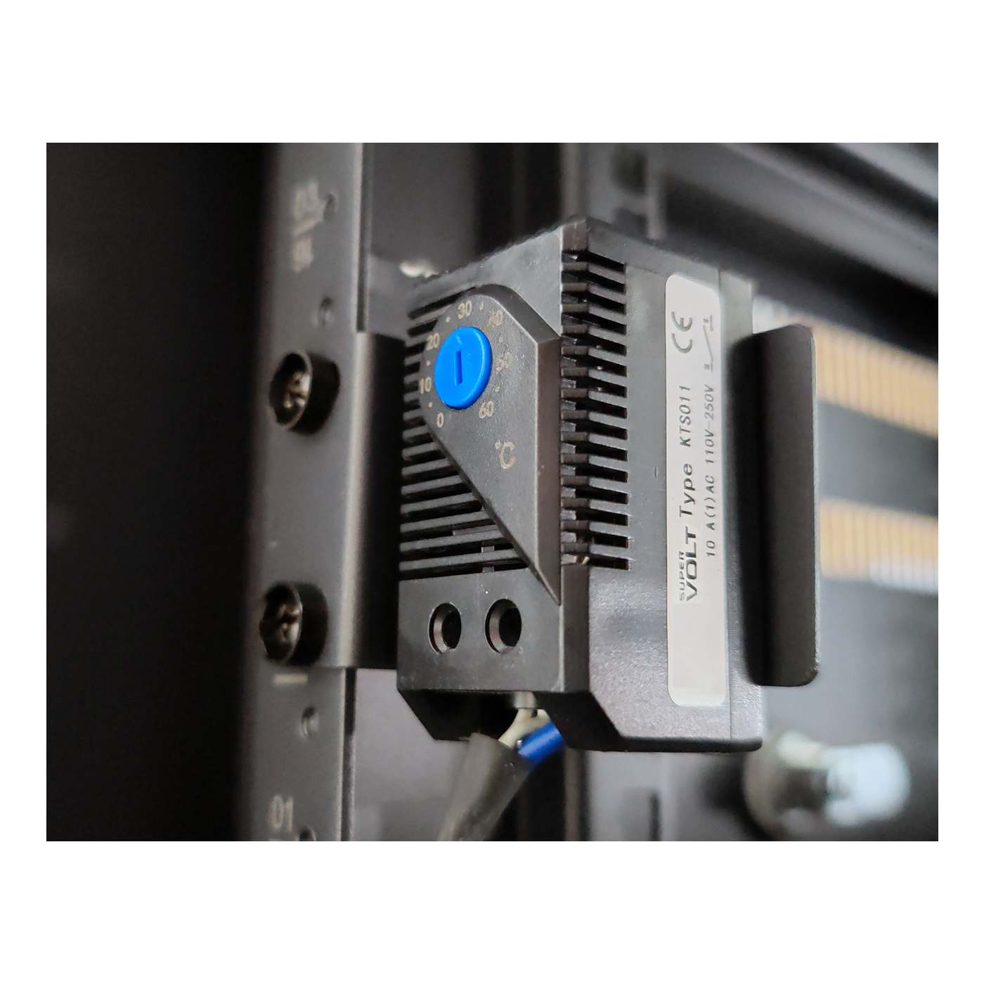 Pro Line Network Cabinet with Integrated Fans, 38U Image 14